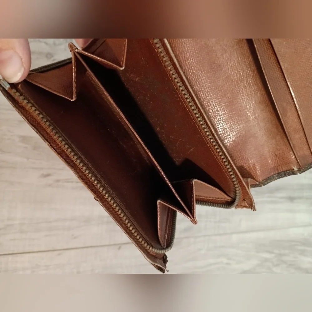 Louis Vuitton Monnaie Monogram wallet